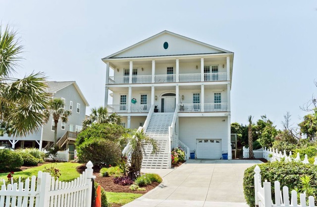 Gone With The Waves, Oceanfront House in Emerald Isle, NC!