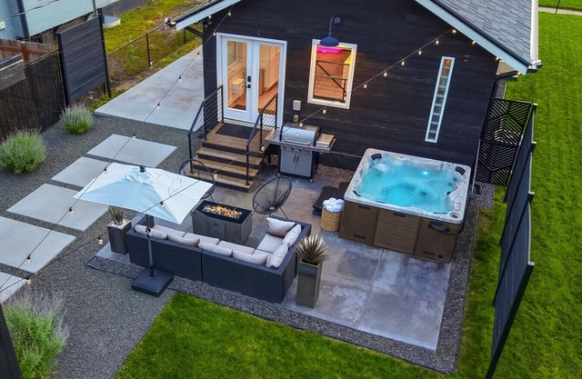 Good Vibe Tribe-2 Mi DT-Hot Tub-K Bed-Pet Friendly