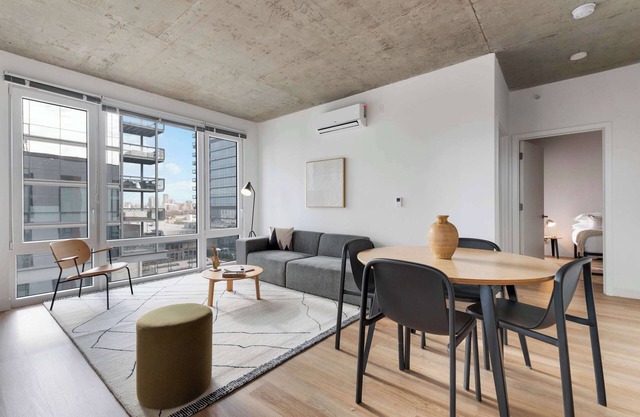 Goose Island Gem, Stay & Connect, In a 4BR