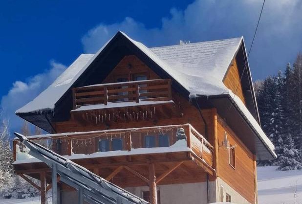 Gorczańska Chata z tarasem widokowym