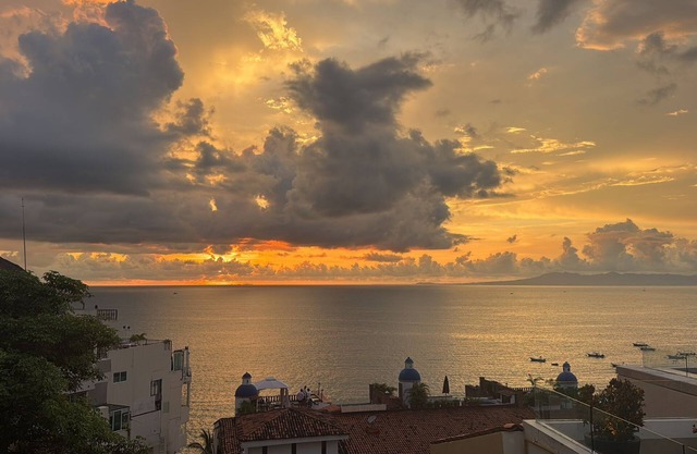 Gorgeous 3 Bedroom, Open Air Penthouse near Los Muertos Beach!