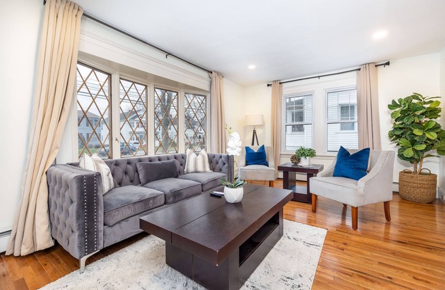 Gorgeous 3 Bedroom House - 9 mins to Hartford, Connecticut