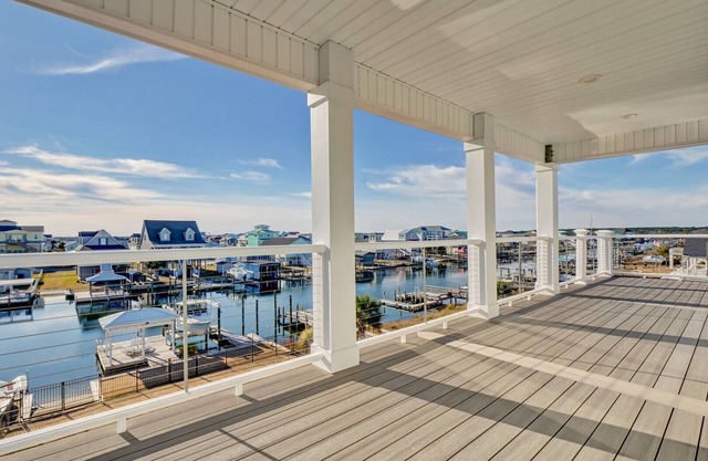 Gorgeous 4 Bedroom Canal Front House