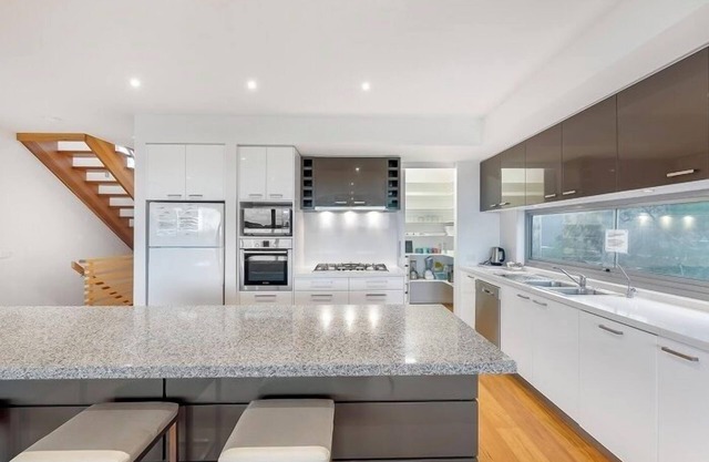 Gorgeous 5 Bedroom - Golf Course Views