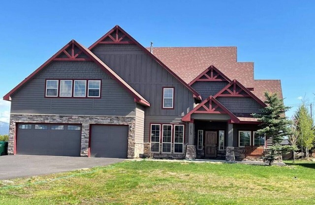 Gorgeous 5+ Bedroom Home w/Hot Tub, Near Tamarack