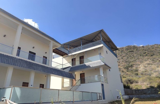 Gorgeous 6-bedroom villa with AC and WiFi in Udaipur