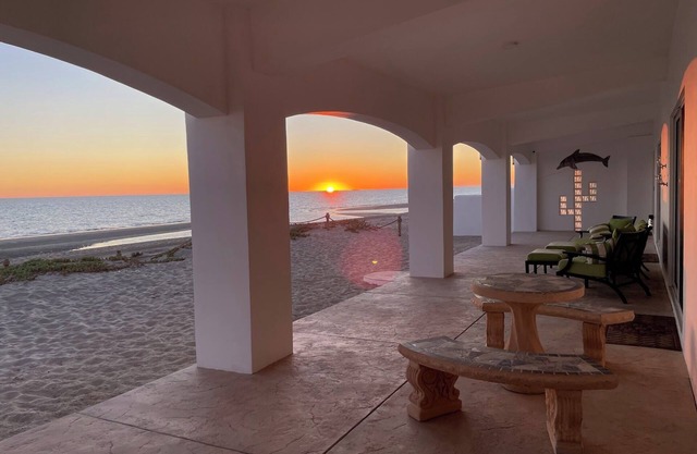 Gorgeous beachfront 4-bedroom house sleeps up to 16