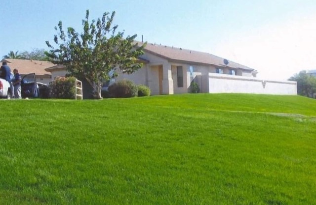 Gorgeous Clean 4 Bedroom Glendale Vacation Home + Wi-Fi
