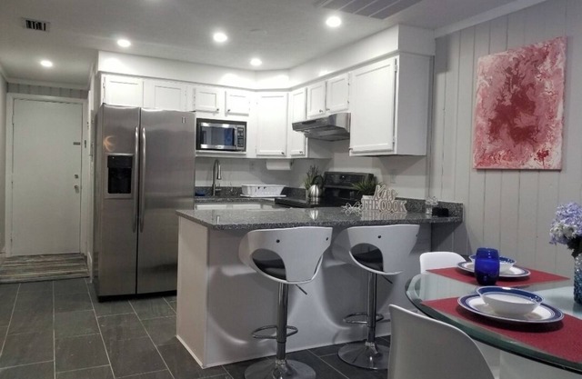 Gorgeous Cottage near Lake Louisa & mins 2 Disney.