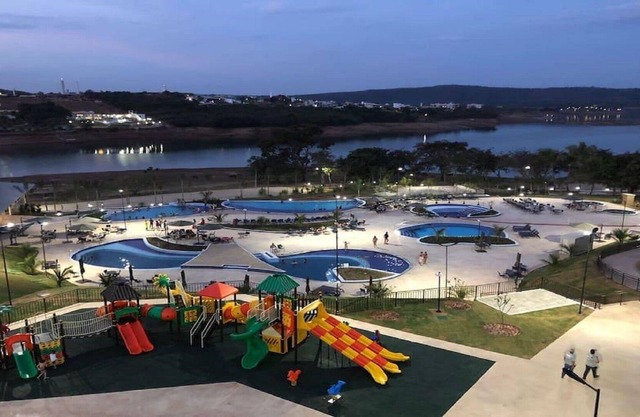 Gorgeous fit 2 bedroom in Resort!