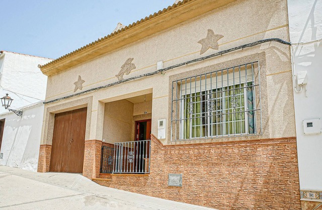 Gorgeous home in Algamitas with WiFi