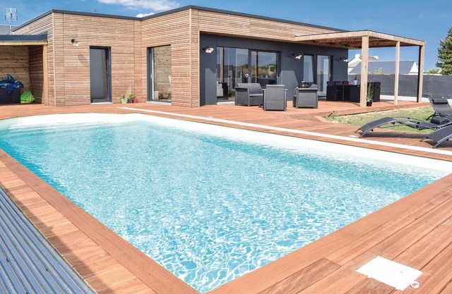 Gorgeous home in Créances with WiFi