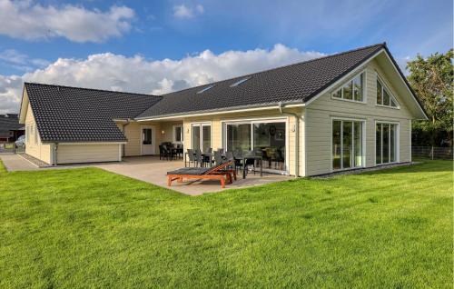 Gorgeous Home In Dagebüll With Kitchen