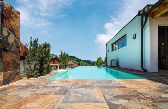 Gorgeous home in Ehrenhausen