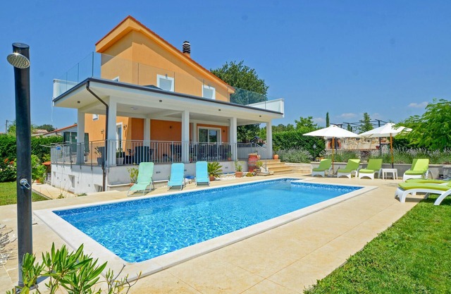 Gorgeous home in Kanfanar with WiFi