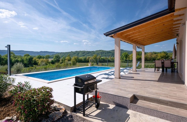 Gorgeous home in Krsan with kitchen