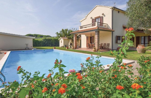 Gorgeous home in Orbetello -GR-