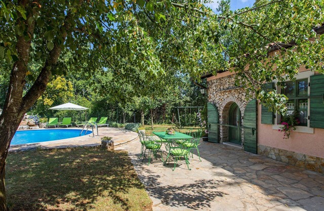 Gorgeous home in Pazin with kitchen