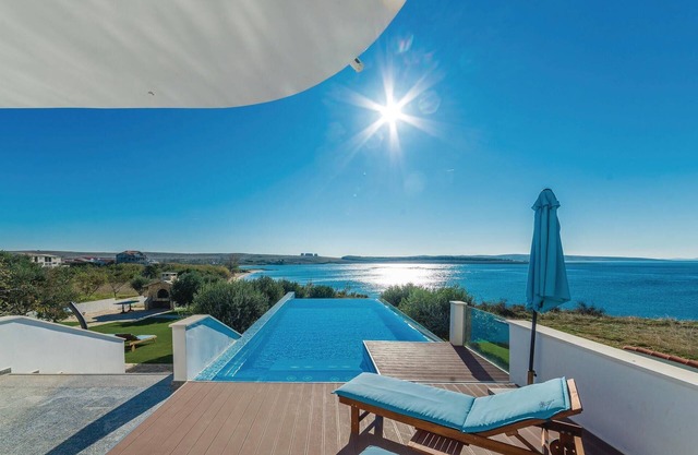 Gorgeous home in Povljana