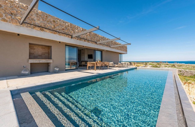 Gorgeous home in Povljana with WiFi