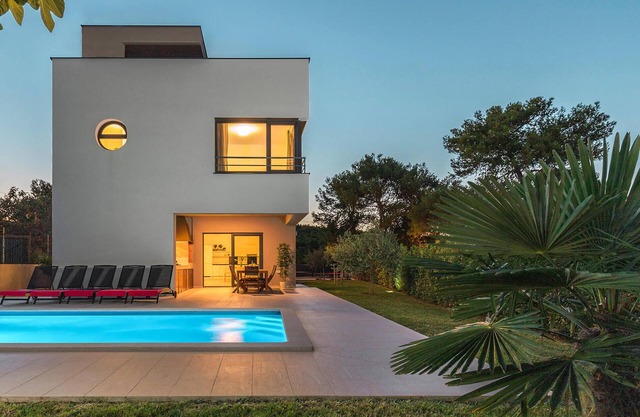 Gorgeous home in Premantura with WiFi