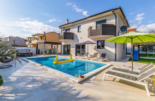 Gorgeous home in Pula with sauna