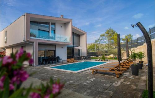 Gorgeous Home In Vrgorac With Wifi