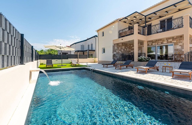 Gorgeous home in Vrsi