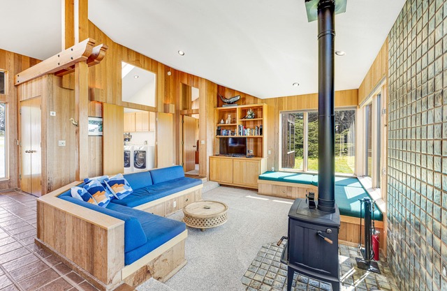 Gorgeous House with Ocean Views & Shared Pools plus Nearby Beach & Bluff Trail