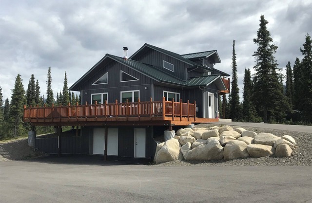 Gorgeous Lakeside Chalet