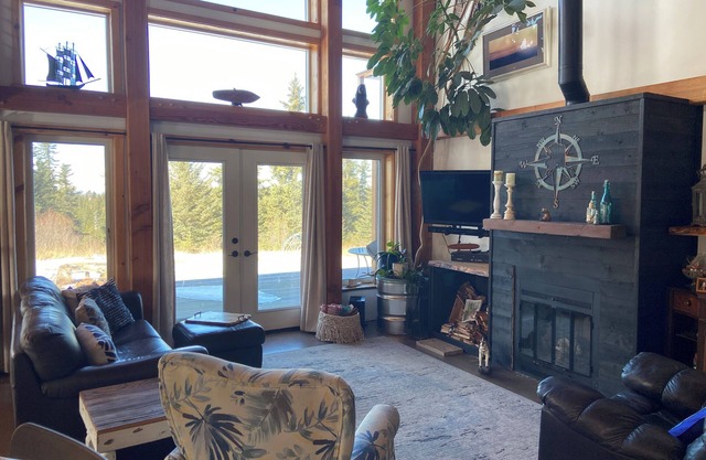 Gorgeous large 2-bdrm w'mtn views, lg yard, fire pit in delightful Anchor Point