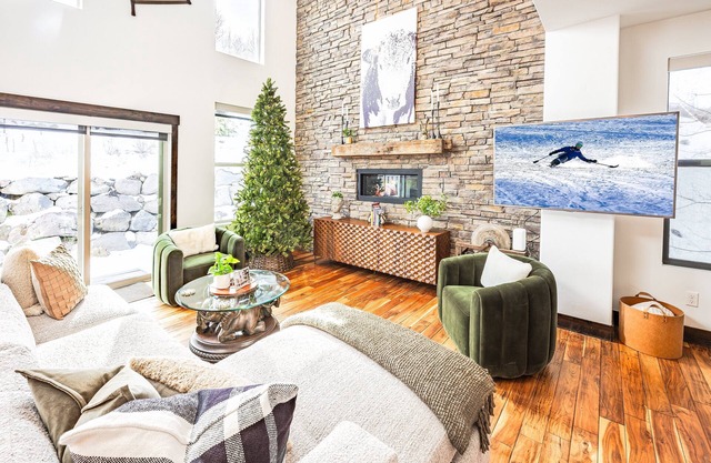 Gorgeous Mountain Retreat, Private Hot Tub, Common Pool, Amenities Galore!