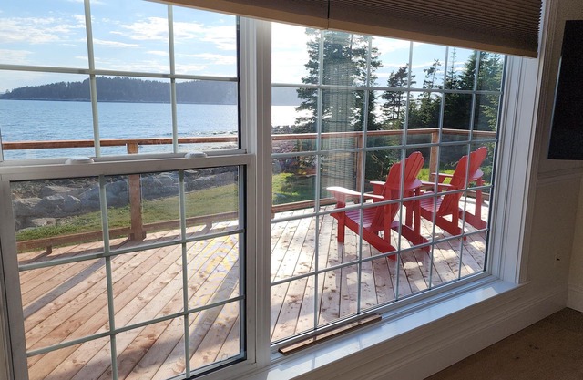 Gorgeous Oceanfront Retreat near Halifax