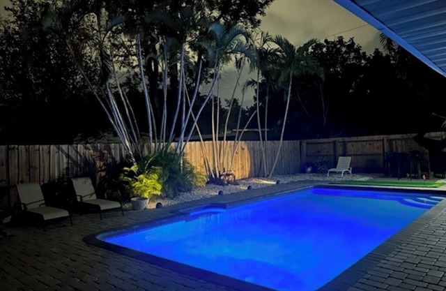Gorgeous Pool Home Minutes to Downtown/Beaches