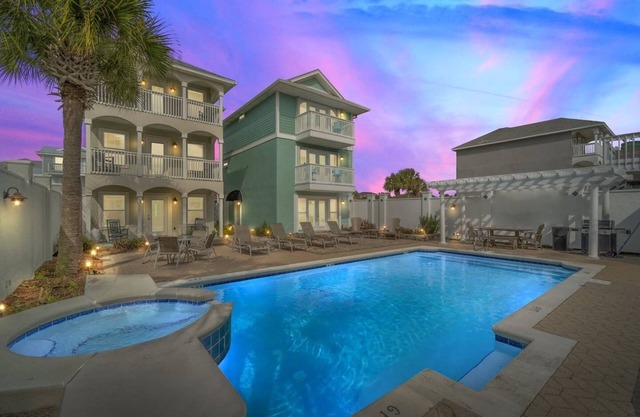 Gorgeous Pool, Beach Access, 30a/PCB, Sleeps 11!