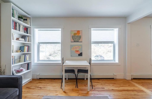 Gorgeous & Sunny Executive Suite #102