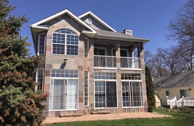 Gorgeous Water Front Retreat On Chain Of Lakes With Private Boat Launch!