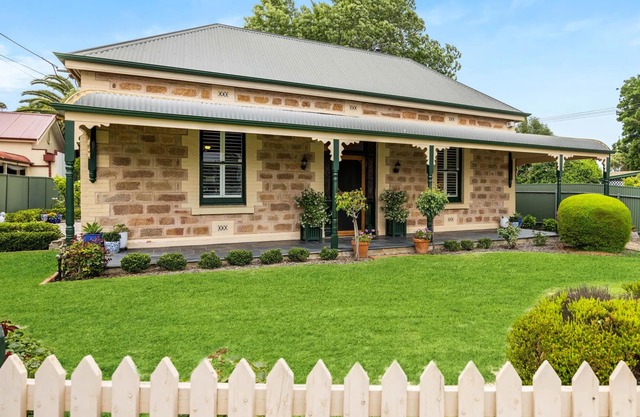 "GraciaDeDios" Beautifully renovated 1910 Cottage