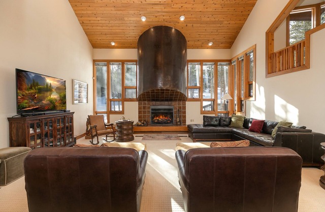 Grand Antler Lodge: Spacious, Updated, Sleeps 16