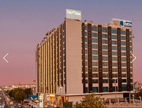 Grand Anukampa Pink in