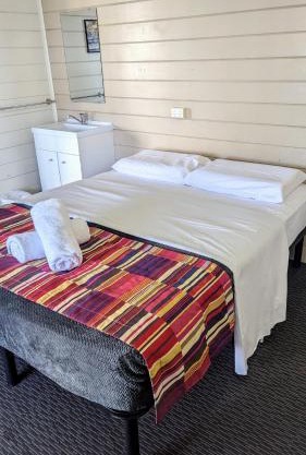 GRAND CENTRAL HOTEL PROSERPINE