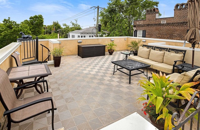 Grand Downtown Savannah Villa w/Parking & Rooftop Views by Lucky Savannah