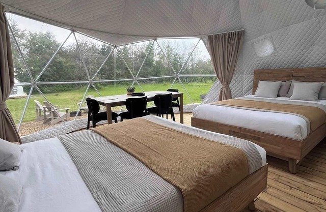 Grand Luxe Geodome Glamping with 2 Queen beds East