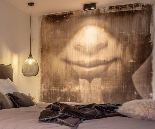 Grand Spa-Francorchamps Villa - Chalourous "home sweat home" for Families, Friends & Pilots - Splendid 4-Bedroom with Home Cinema theater & pool