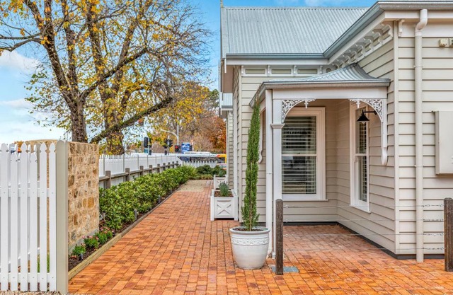 Grandview Accommodation - The Elm Tree Apartments