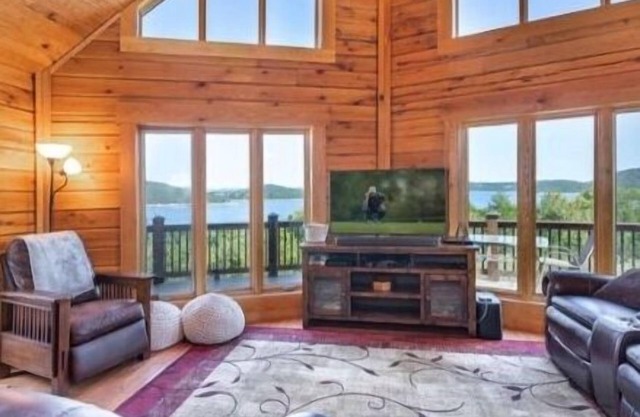 GrandView Lodge Table Rock Lake with hot tub