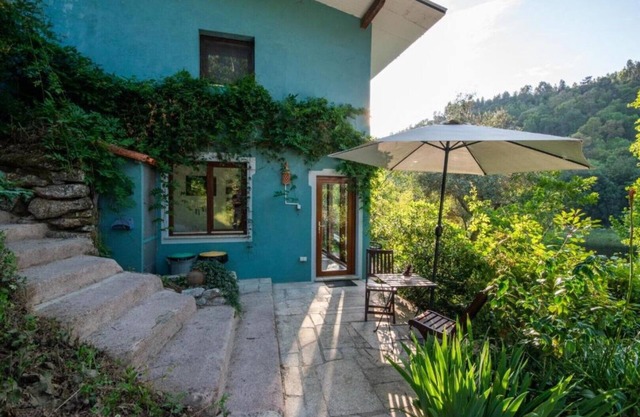 Granite-wall Luxury Cave on the Mondego River