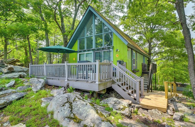 Great Cacapon Cabin w/Mountain Views