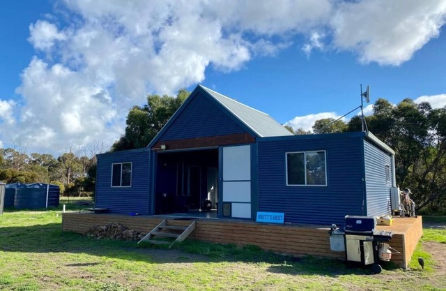 Great couple and family country cabin
