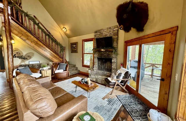 Great Escape - Cozy Cabin with Access to Pool